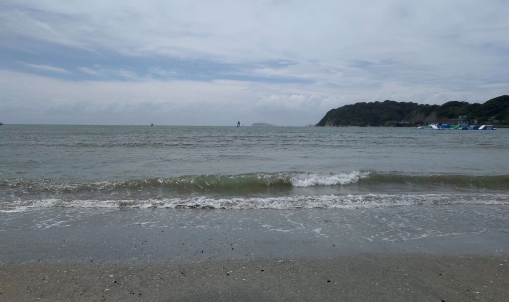 逗子海岸 東浜から富士山と江ノ島望む/ Enoshima and Mt.Fuji from Zushi beach (2025 July 17)