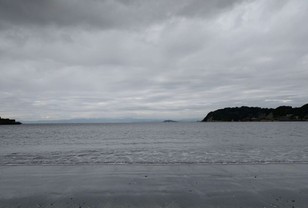逗子海岸　東浜から富士山と江ノ島望む/ Enoshima and Mt.Fuji from Zushi beach (2025 Nov 6)