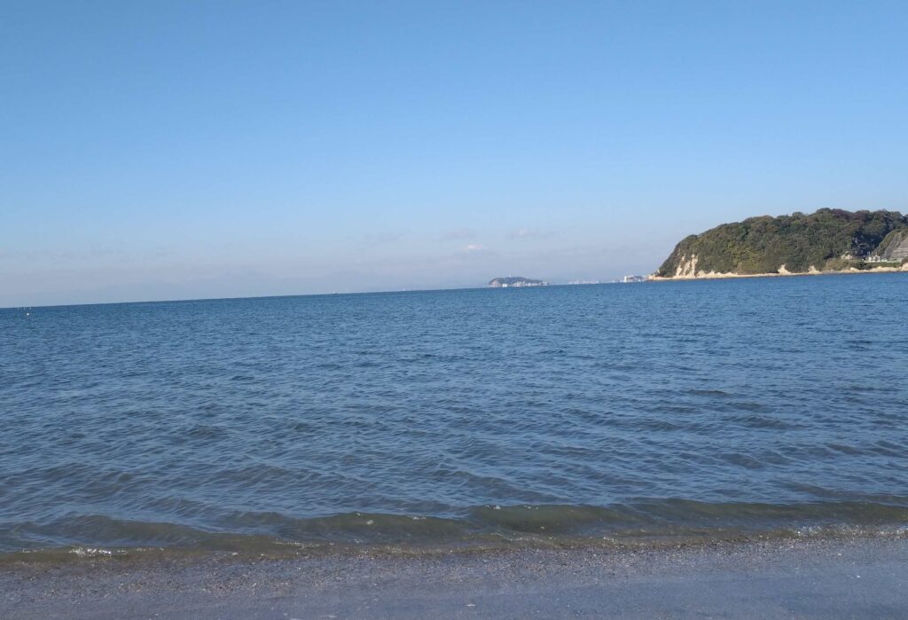 逗子海岸 東浜から富士山と江ノ島望む/ Enoshima and Mt.Fuji from Zushi beach (2025 Nov 20)
