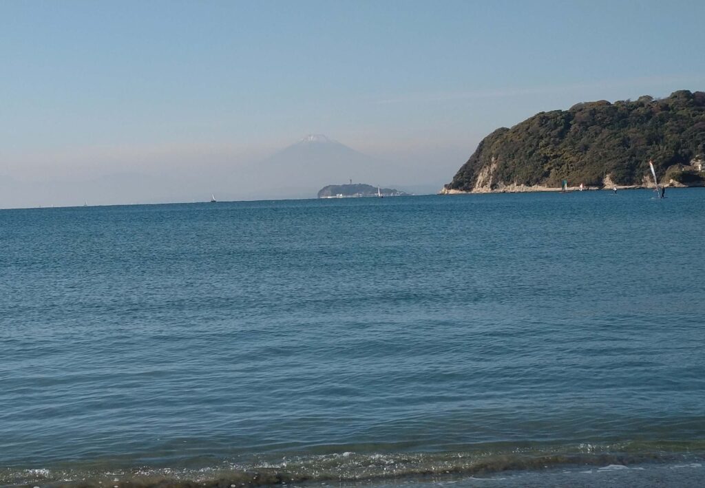 逗子海岸 東浜から富士山と江ノ島望む/ Enoshima and Mt.Fuji from Zushi beach (2025 Nov 24)