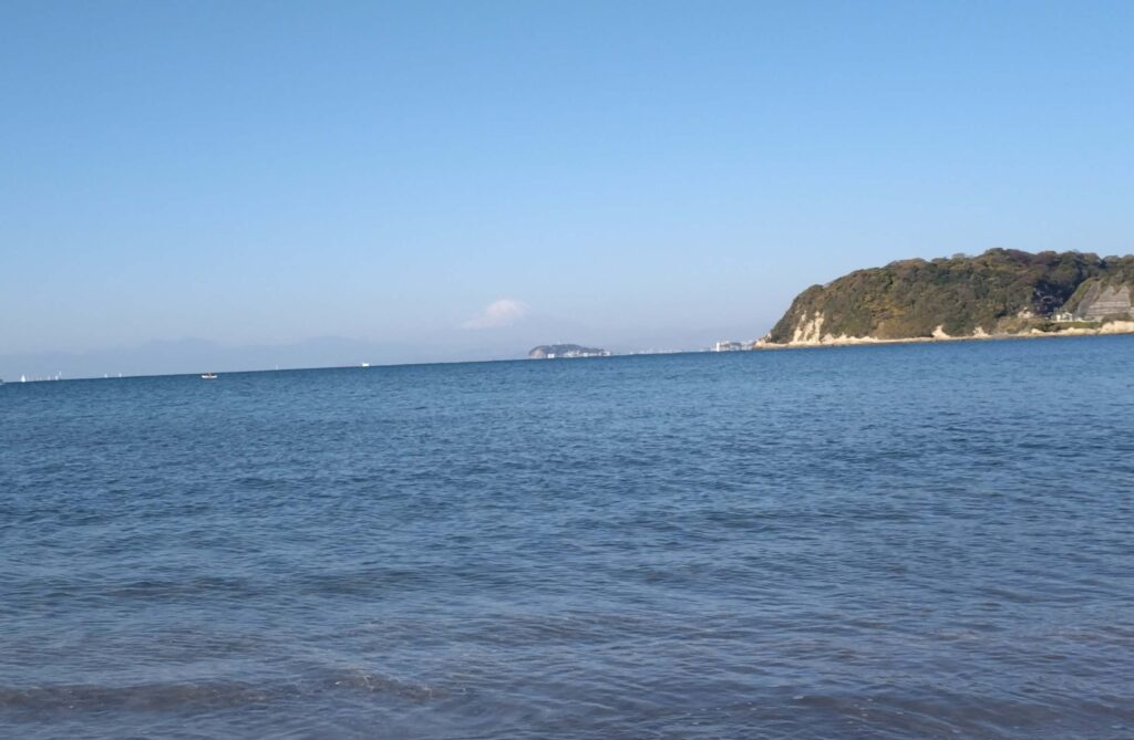 逗子海岸 東浜から富士山と江ノ島望む/ Enoshima and Mt.Fuji from Zushi beach (2025 Nov 30)