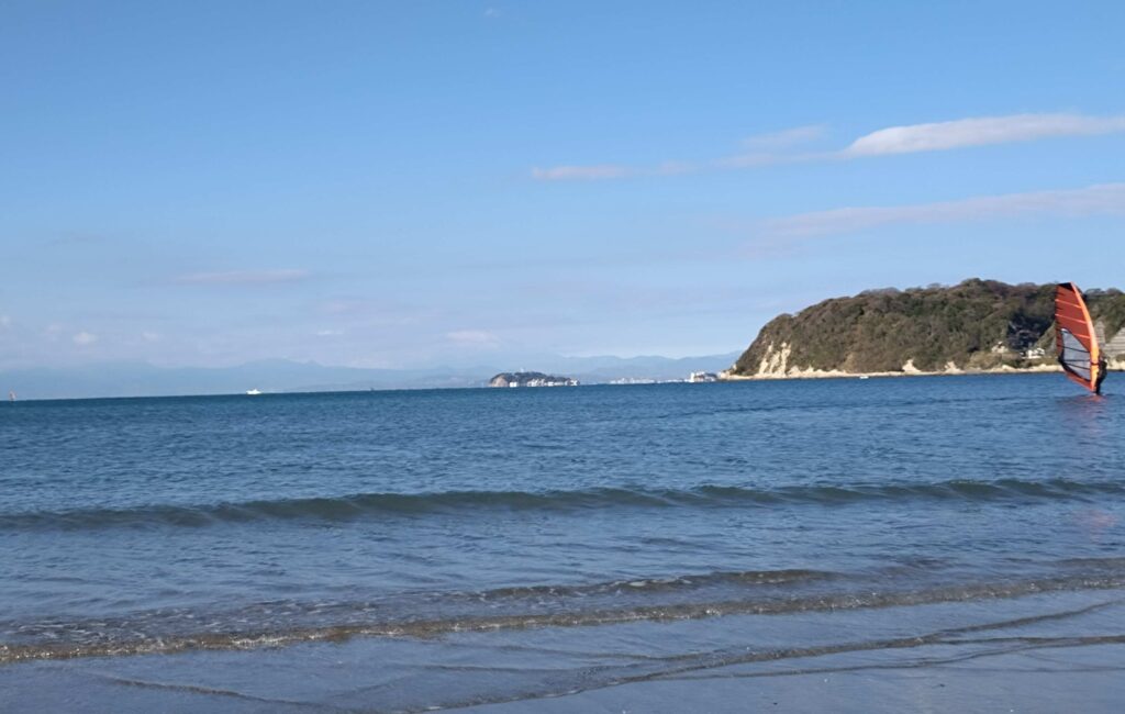逗子海岸　東浜から富士山と江ノ島望む/ Enoshima and Mt.Fuji from Zushi beach (2025 Dec 18)