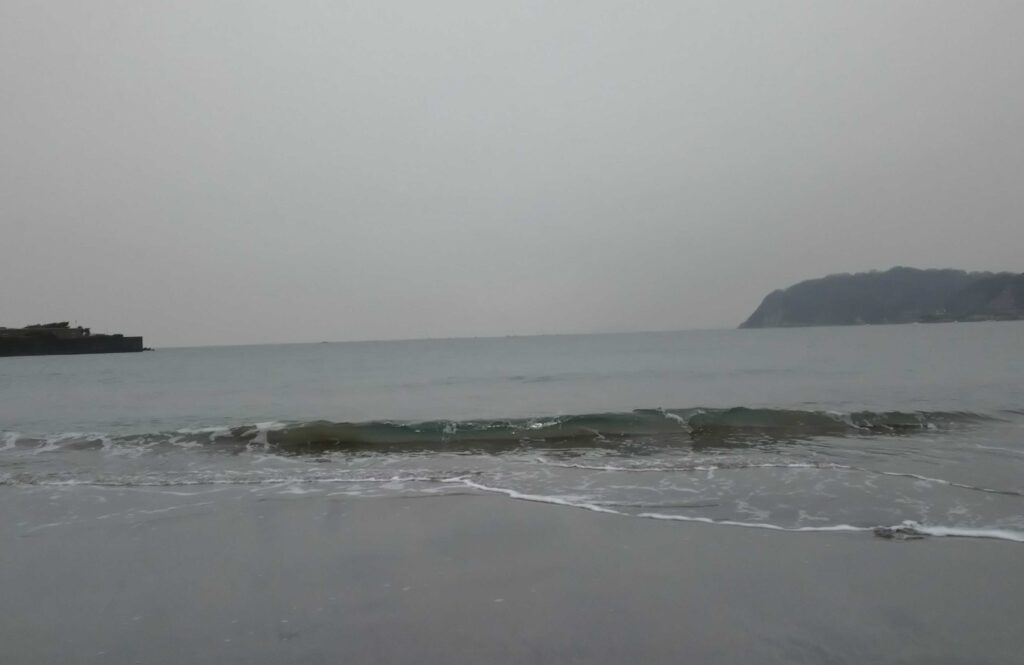 逗子海岸 東浜から富士山と江ノ島望む/ Enoshima and Mt.Fuji from Zushi beach (2025 Dec 25)