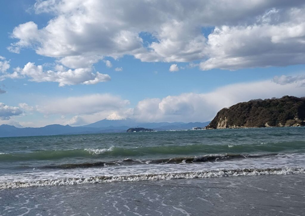 逗子海岸　東浜から富士山と江ノ島望む/ Enoshima and Mt.Fuji from Zushi beach (2025 Dec 26)