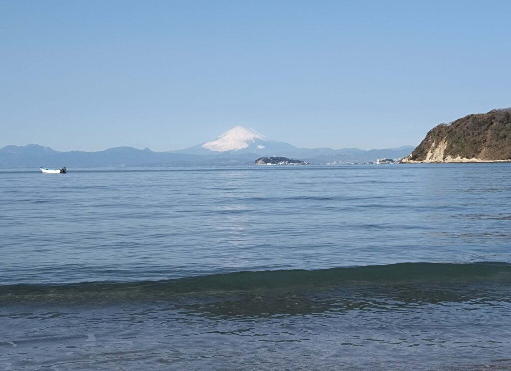 逗子海岸　東浜から富士山と江ノ島望む/ Enoshima and Mt.Fuji from Zushi beach (2026 Jan 30)