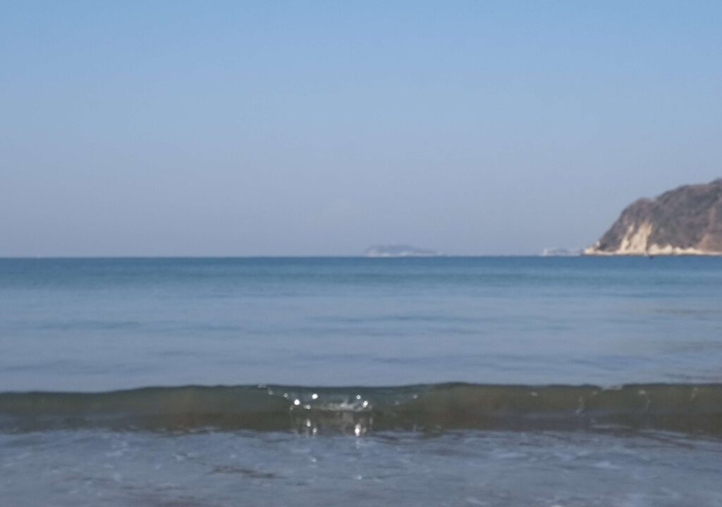 逗子海岸　東浜から富士山と江ノ島望む/ Enoshima and Mt.Fuji from Zushi beach (2026 Feb 15)