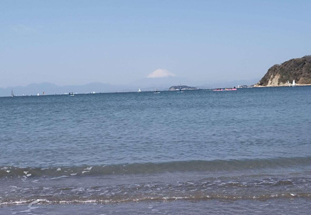 逗子海岸　東浜から富士山と江ノ島望む/ Enoshima and Mt.Fuji from Zushi beach (2026 Mar 1)