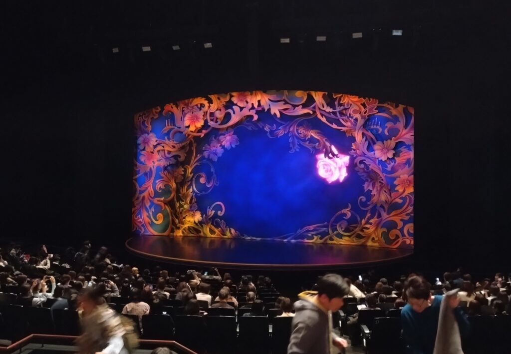 ミュージカル「美女と野獣」舞台