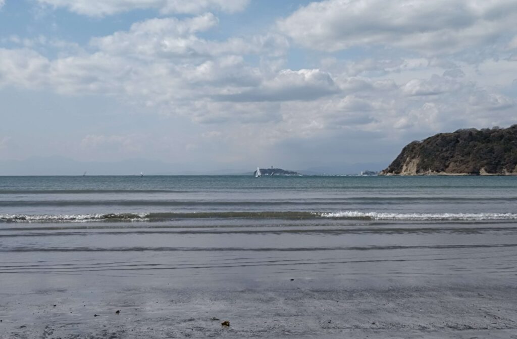 逗子海岸　東浜から富士山と江ノ島望む/ Enoshima and Mt.Fuji from Zushi beach (2026 Mar 7)