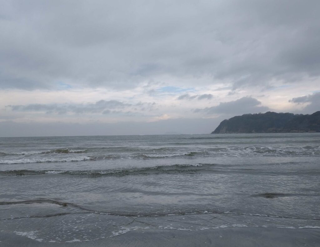 逗子海岸 東浜から富士山と江ノ島望む/ Enoshima and Mt.Fuji from Zushi beach (2026 Mar 19)