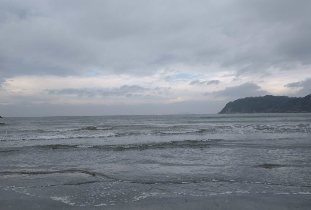 逗子海岸　東浜から富士山と江ノ島望む/ Enoshima and Mt.Fuji from Zushi beach (2026 Mar 19)