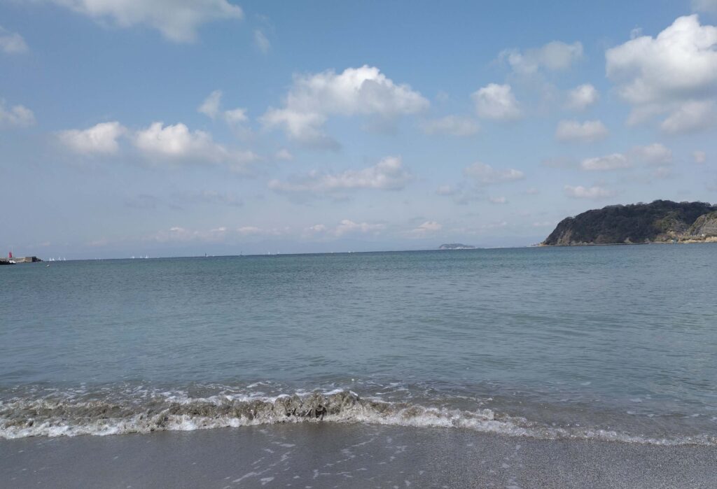 逗子海岸 東浜から富士山と江ノ島望む/ Enoshima and Mt.Fuji from Zushi beach (2026 Mar 27)