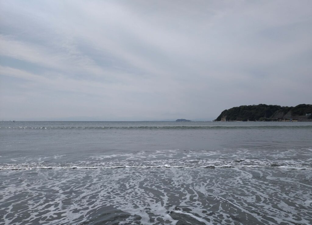 逗子海岸　東浜から富士山と江ノ島望む/ Enoshima and Mt.Fuji from Zushi beach (2026 Apr 17)