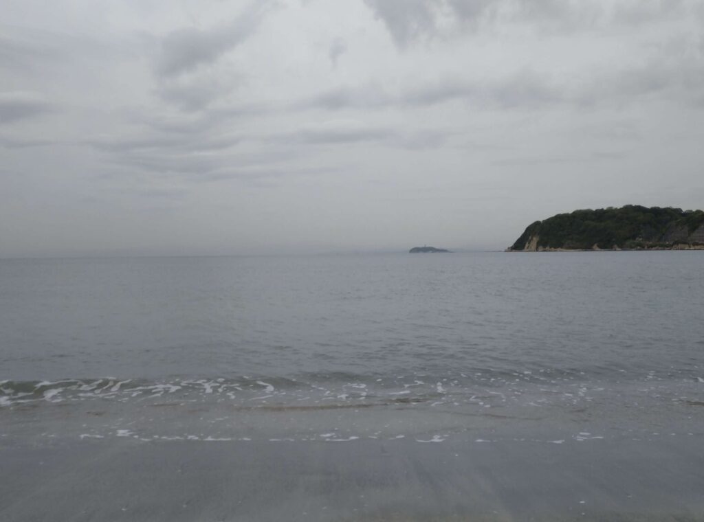 逗子海岸　東浜から富士山と江ノ島望む/ Enoshima and Mt.Fuji from Zushi beach (2026 Apr 23)