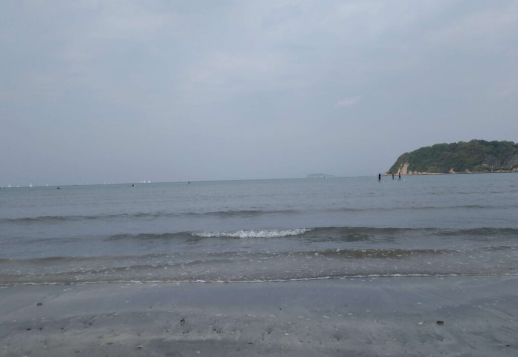 逗子海岸　東浜から富士山と江ノ島望む/ Enoshima and Mt.Fuji from Zushi beach (2026 Apr 29)