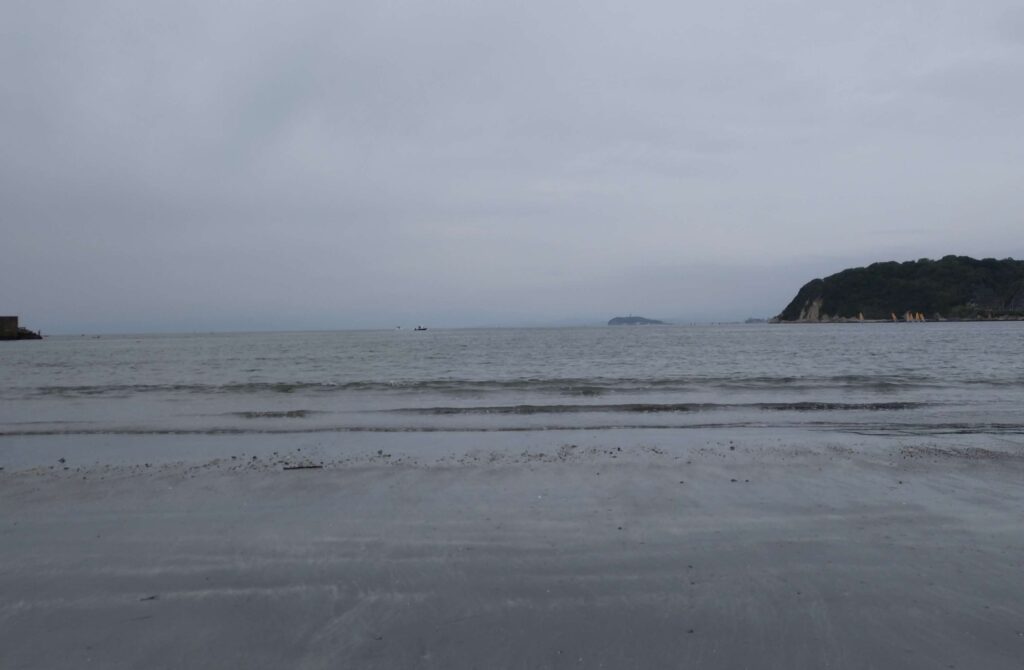 逗子海岸　東浜から富士山と江ノ島望む/ Enoshima and Mt.Fuji from Zushi beach (2026 May 6)