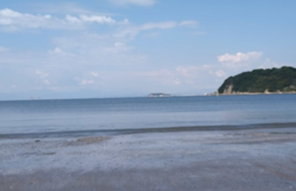 逗子海岸　東浜から富士山と江ノ島望む/ Enoshima and Mt.Fuji from Zushi beach (2026 May 14)