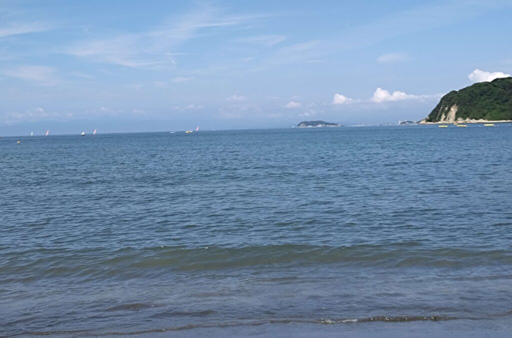 逗子海岸　東浜から富士山と江ノ島望む/ Enoshima and Mt.Fuji from Zushi beach (2026 Aug 20)