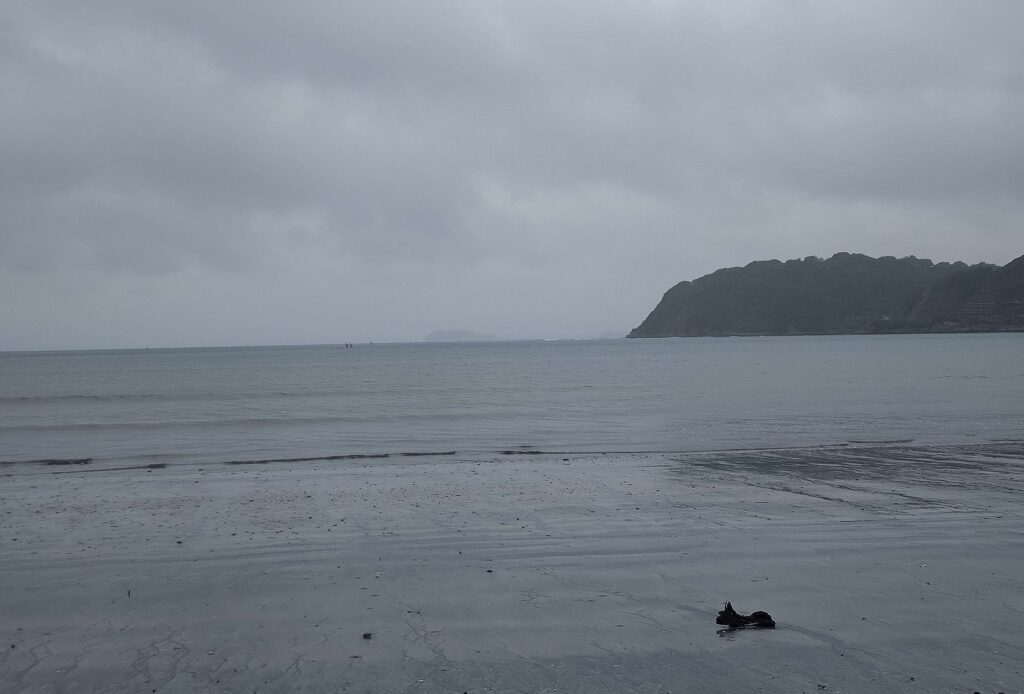 逗子海岸　東浜から富士山と江ノ島望む/ Enoshima and Mt.Fuji from Zushi beach (2026 Sep 10)