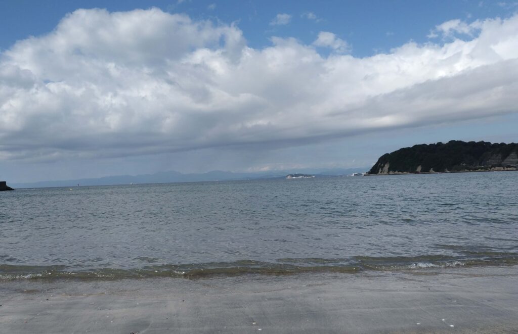 逗子海岸　東浜から富士山と江ノ島望む/ Enoshima and Mt.Fuji from Zushi beach (2026 Oct 15)