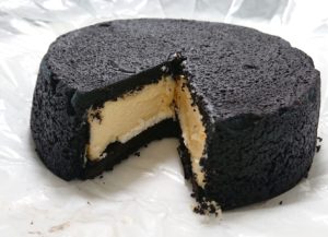 まっ黒チーズケーキの断面 / Section of Black Cheese Cake